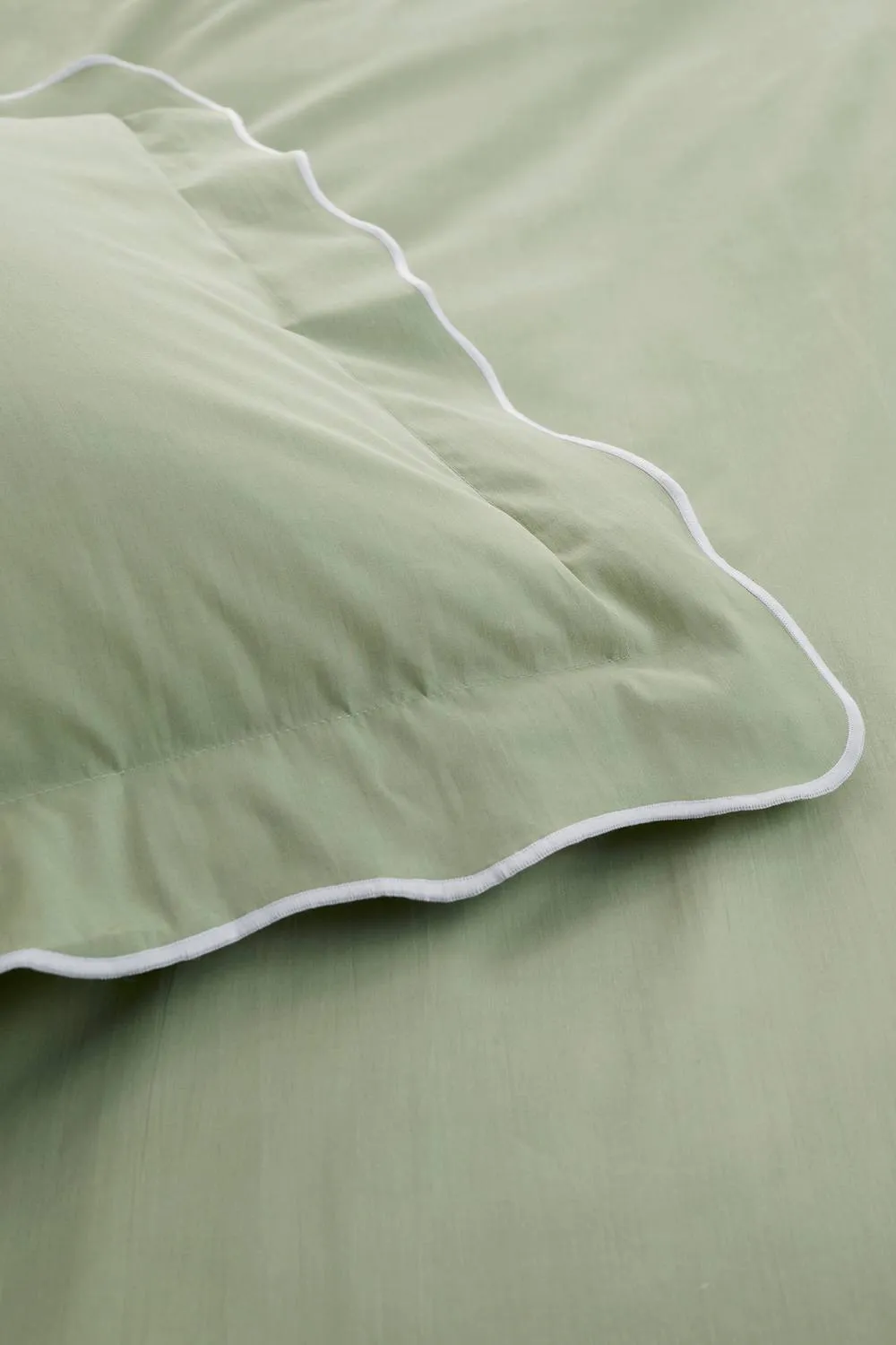 Appletree 'Scallop Edge' 100% Cotton Duvet Cover Set in Green 3