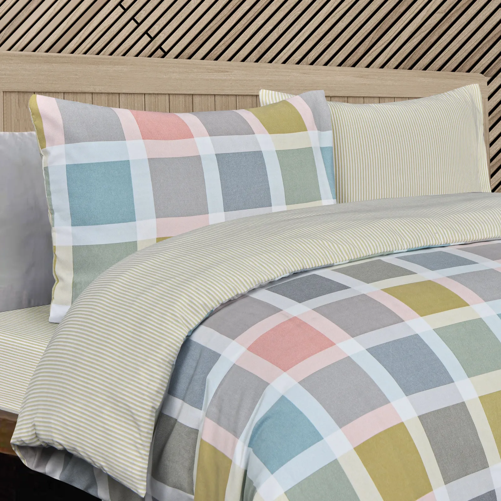 Smart LivingKing Crosshatch Check Duvet Set, Multi 3