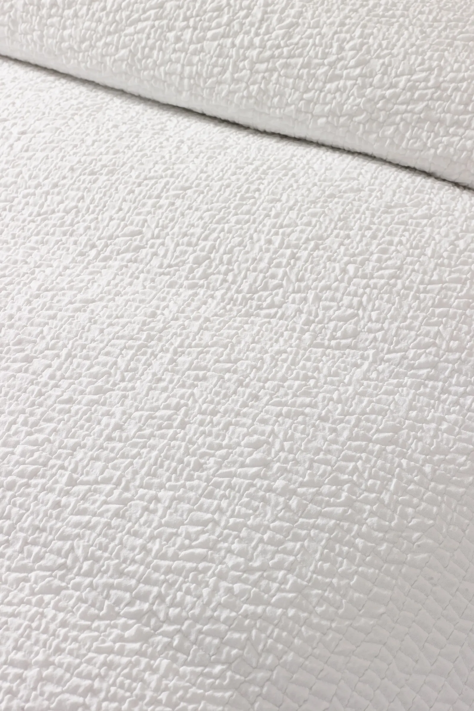Catherine Lansfield Crinkle Seersucker Duvet Cover Set in White 3