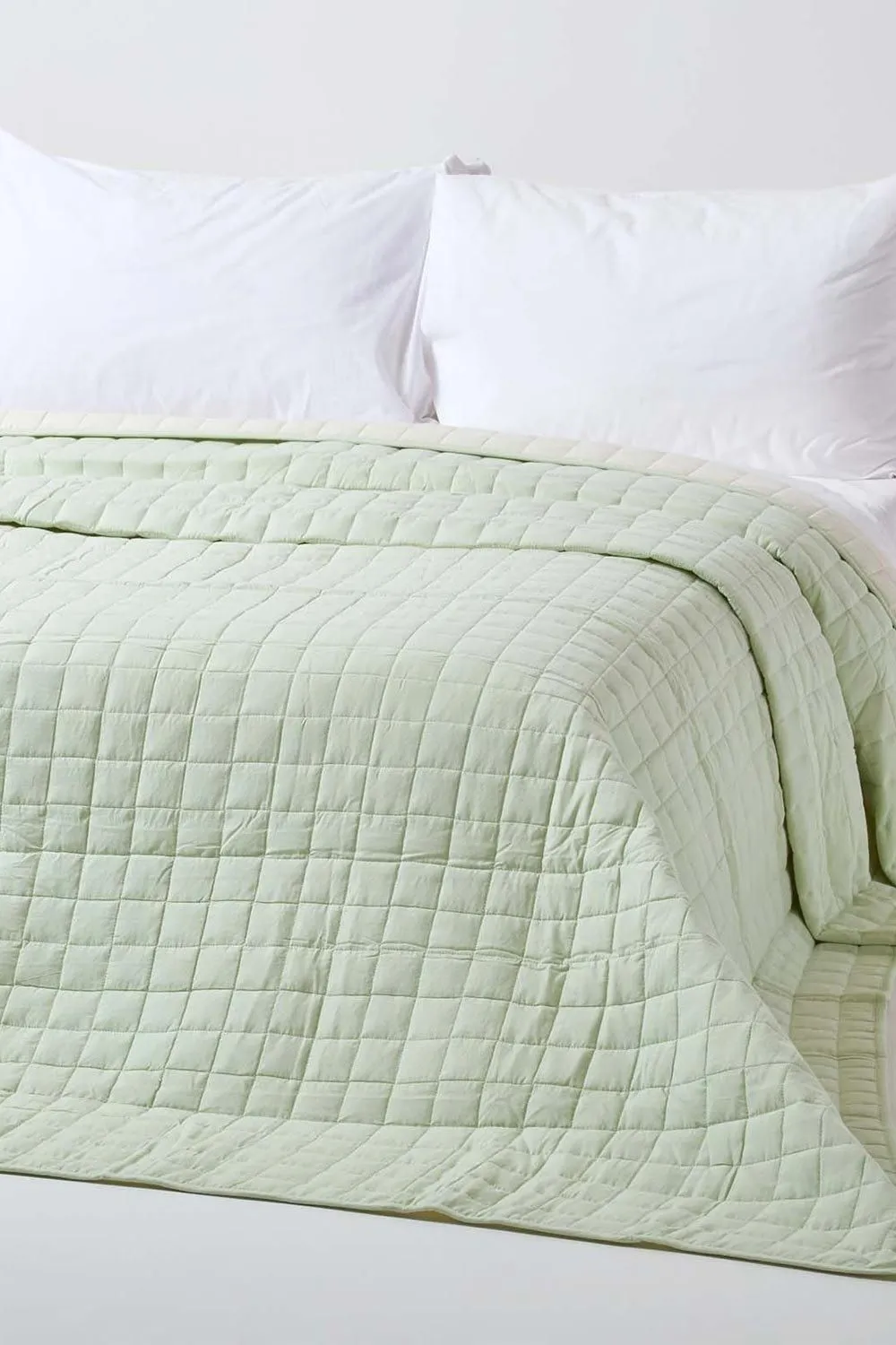 Homescapes Cotton Quilted Reversible Bedspread in Green 1