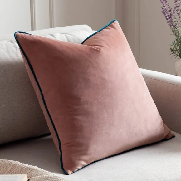 Furn. Square Cushion 1