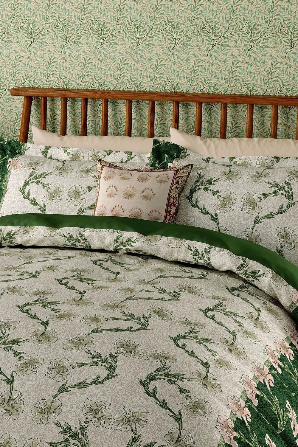 Morris & Co 'Scrolling Carnation' Cotton Duvet Cover Set in Green 2