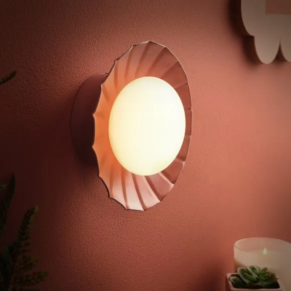 Scallop Rechargeable LED Touch Dimmable Wall Light 2