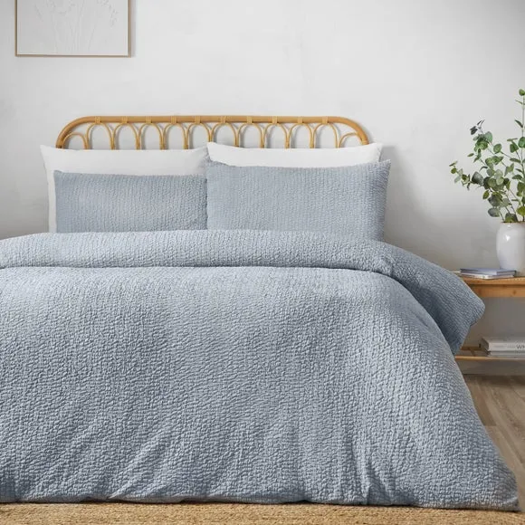 Catherine Lansfield Crinkle Seersucker Duvet Cover & Pillowcase Set 1