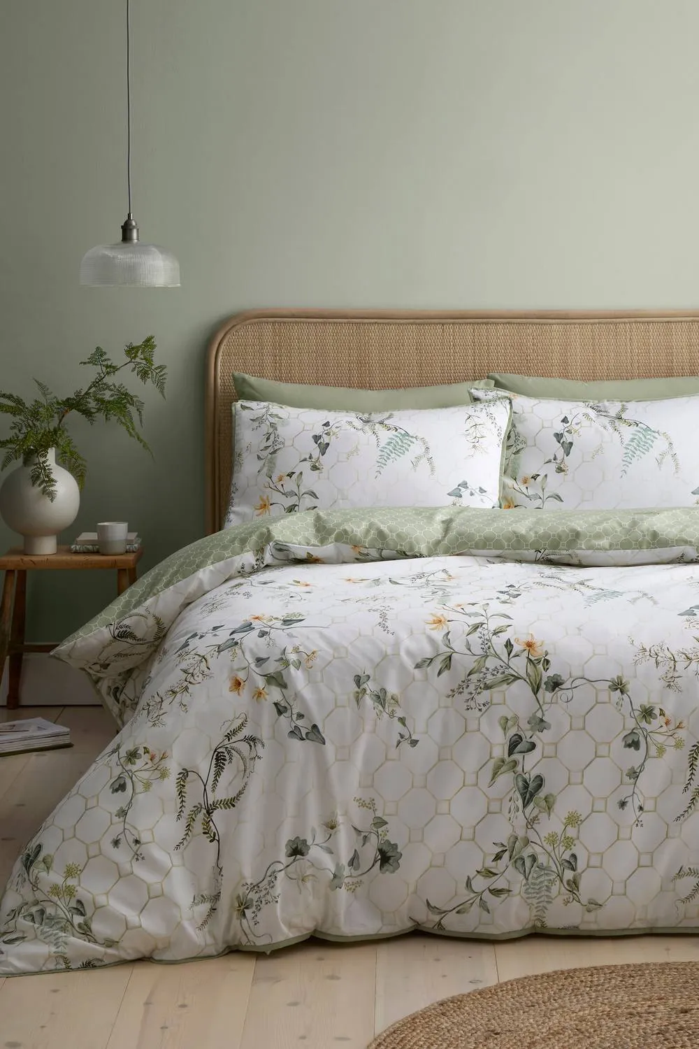 Appletree 'Floral Trellis' 100% Cotton Sateen Duvet Cover Set in Green 1