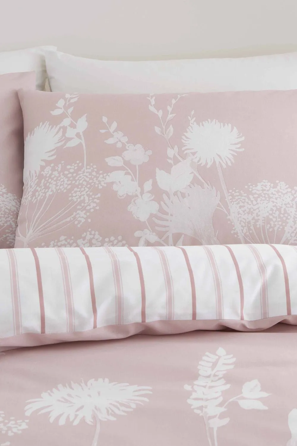 Catherine Lansfield Meadowsweet Floral Duvet Set in Pink 2