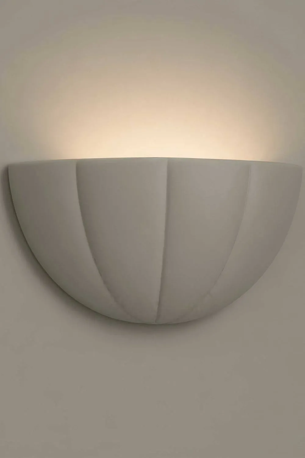 ValueLights Leonardo Scallop Curve Ceramic Flush Wall Sconce Light with Bulb in Pale Grey 4