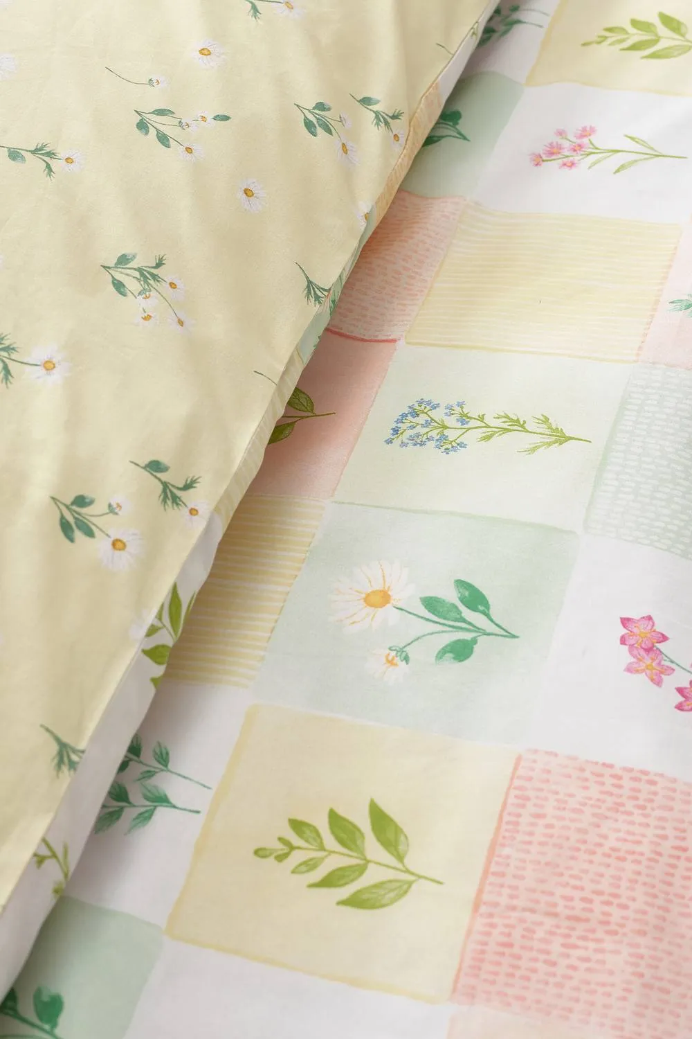 Catherine Lansfield 'Daisy Patchwork' Reversible Duvet Cover Set 4