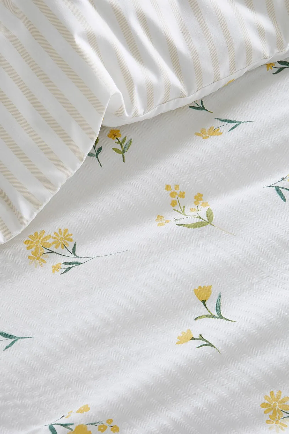 Dreams & Drapes 'Ditsy Floral Seersucker' Textured Duvet Cover Set in Yellow 3