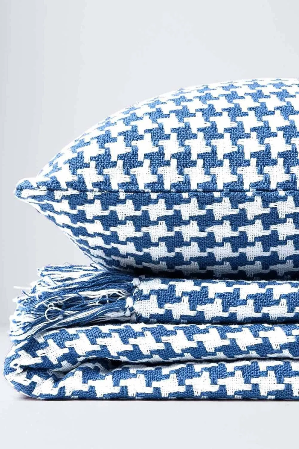 Homescapes Houndstooth 100% Cotton Cushion Cover in Blue 5