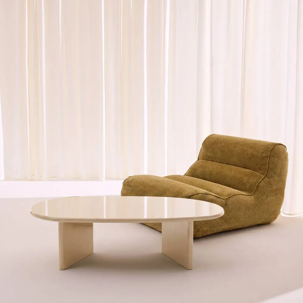 sweeek Oval coffee table with glossy finish in Cream 3