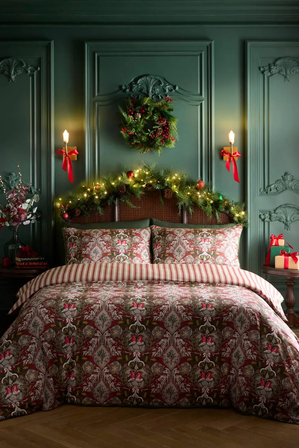 Laurence Llewelyn-Bowen 'Festive Robin' 100% Cotton Duvet Cover Set in Red