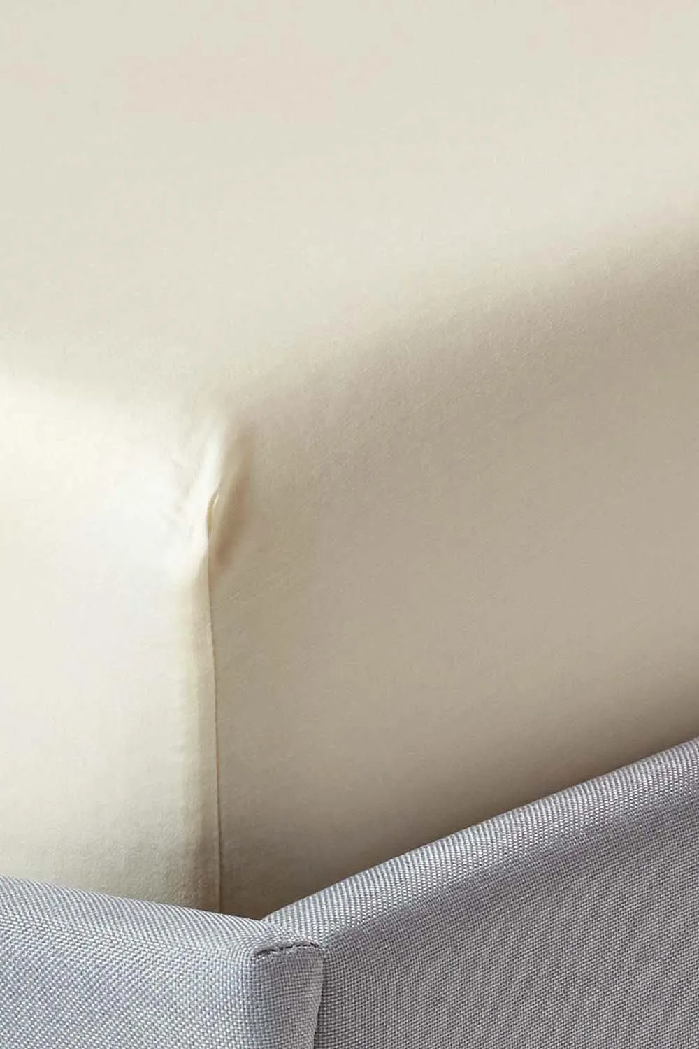 Homescapes Sateen Cotton Deep Fitted Sheet 18 inch 400 Thread Count in Cream 1