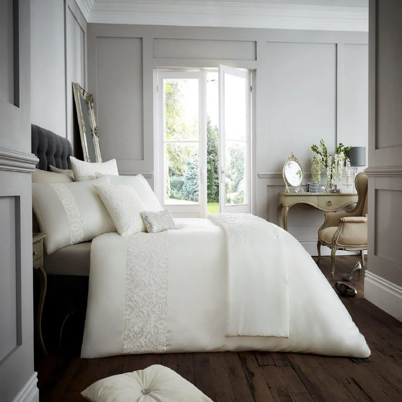 Smart Living Premium Venice Duvet Cover With Pillowcases in Cream 1