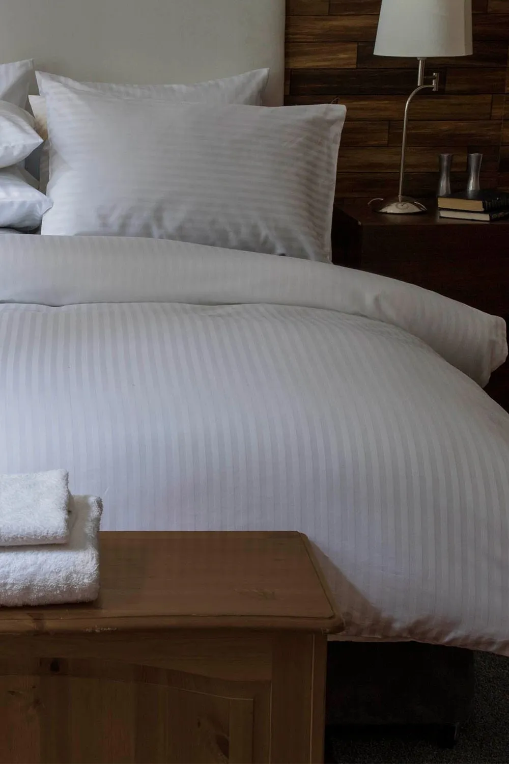 Belledorm Hotel Suite Satin Stripe 540 Thread Count Duvet Cover Set in White 1