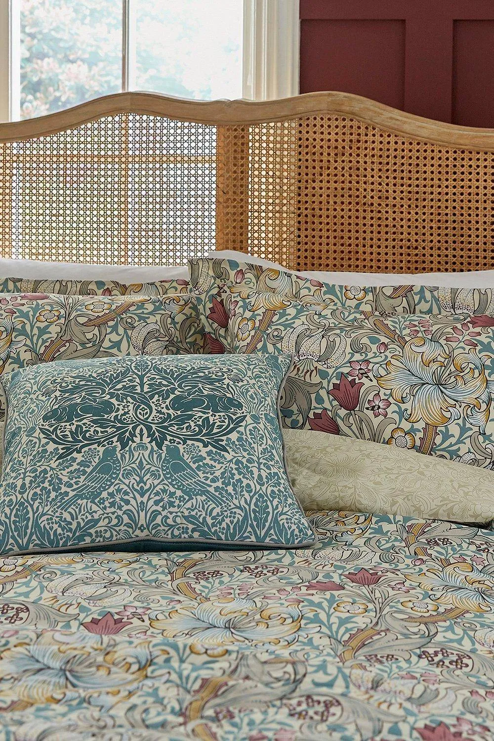 Morris & Co 'Golden Lily' Cotton Duvet Cover Set 2