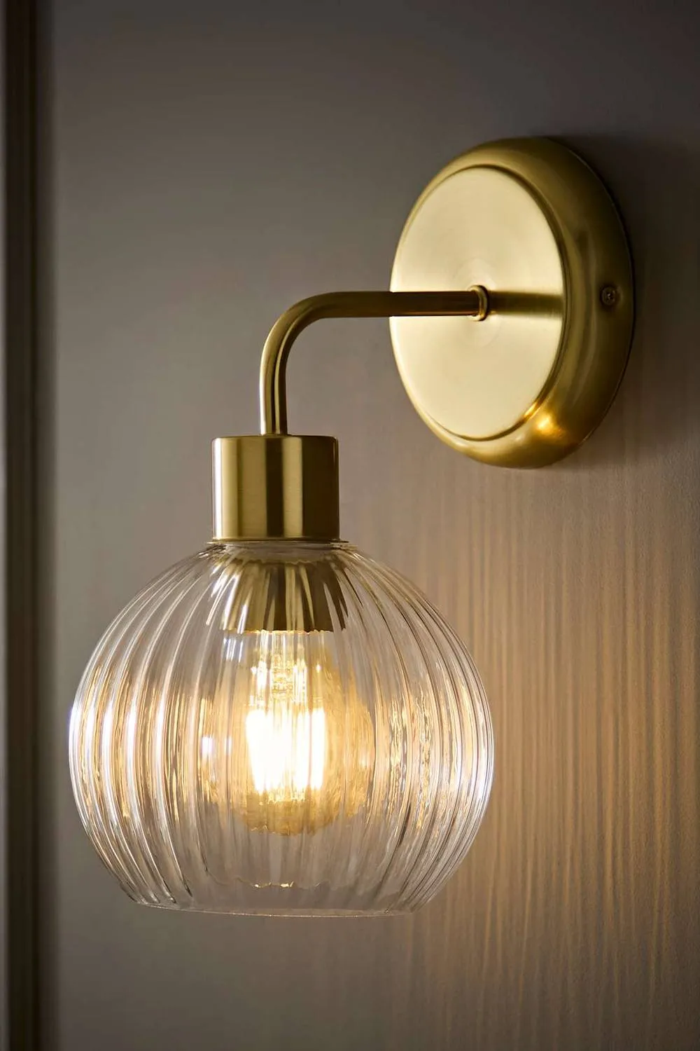 ValueLights Maddison Clear Ribbed Glass Globe Metal Wall Light Fitting in Gold 1