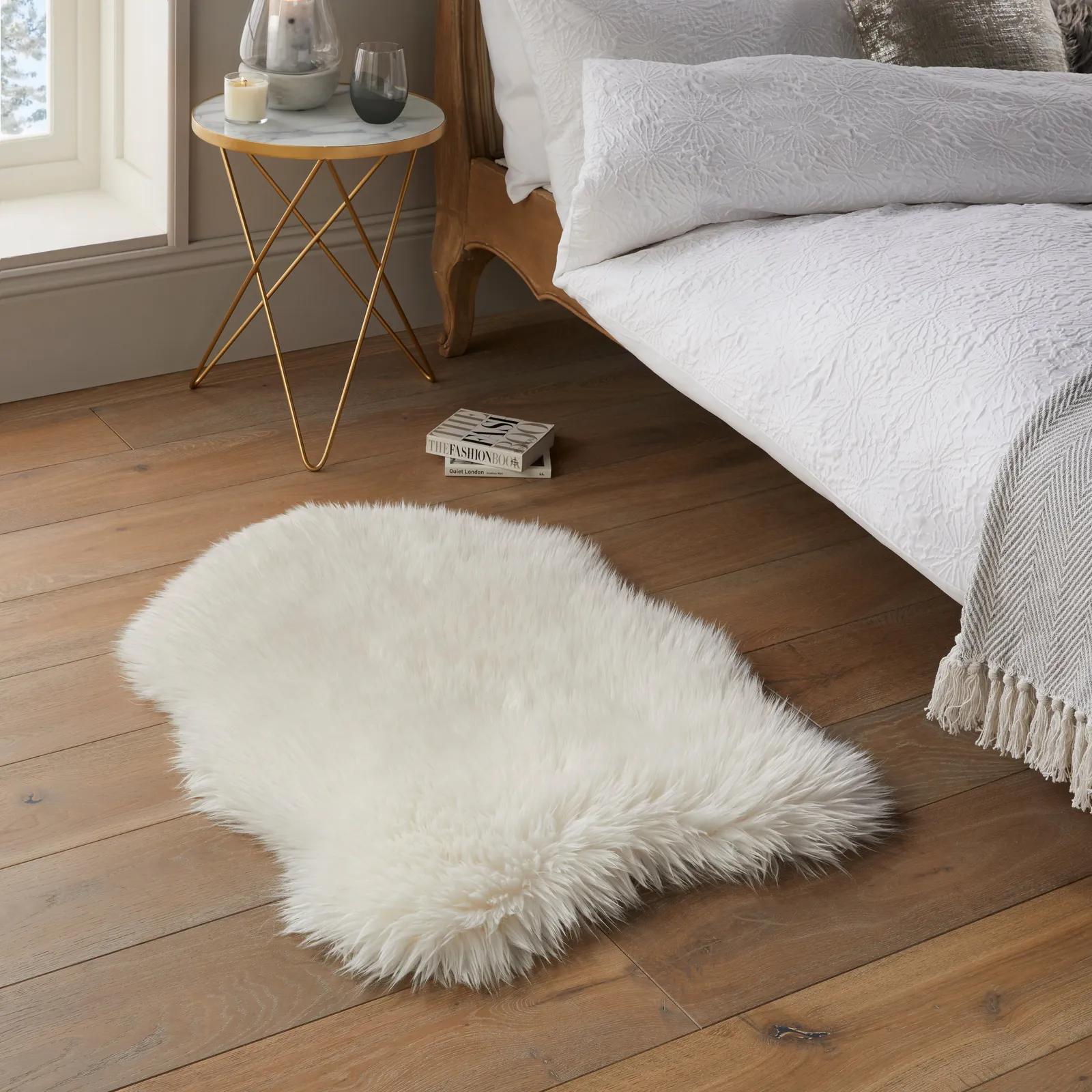 Luxe Single Pelt Faux Sheepskin Rug Luxe Ivory