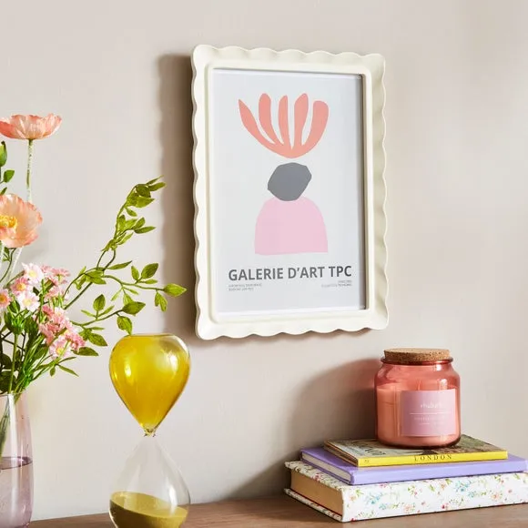 Scalloped Photo Frame 1