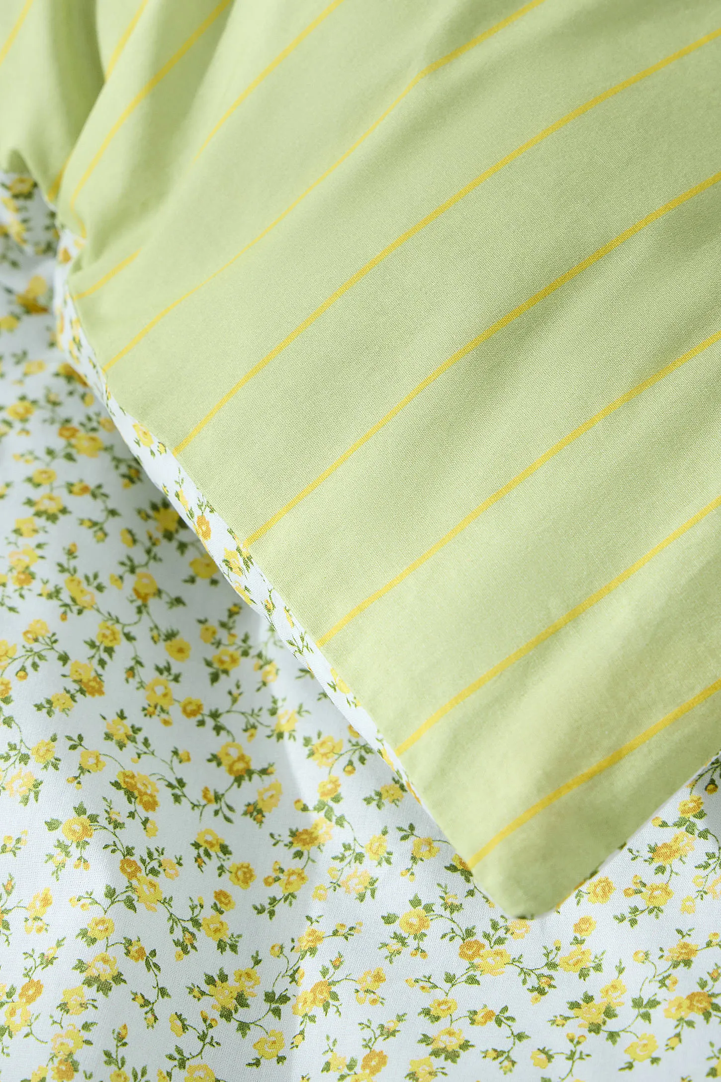 Phoebe Ditsy Reversible Duvet Set - Green 2