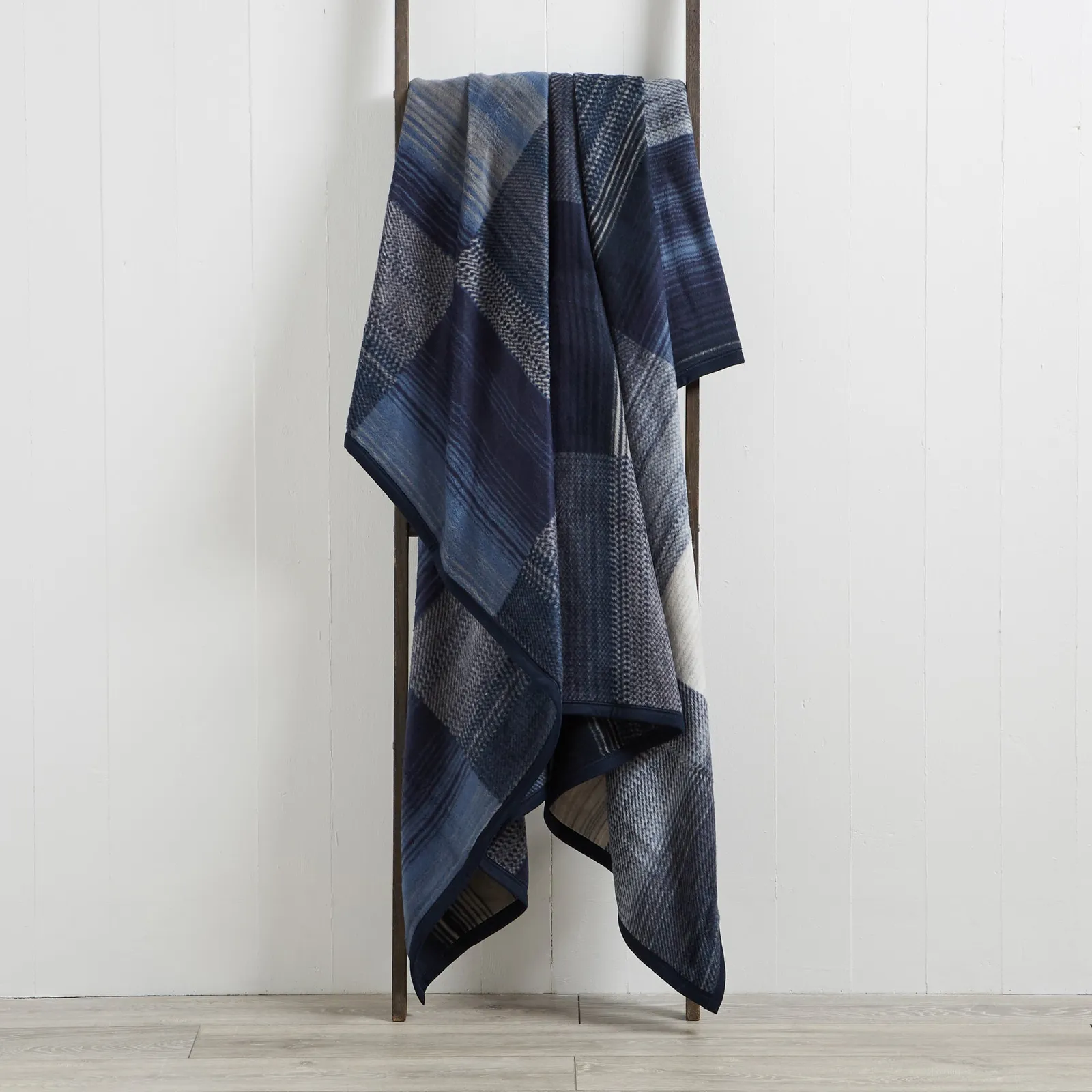 Thermosoft Navy 220cm x 240cm Blanket Navy (Blue)