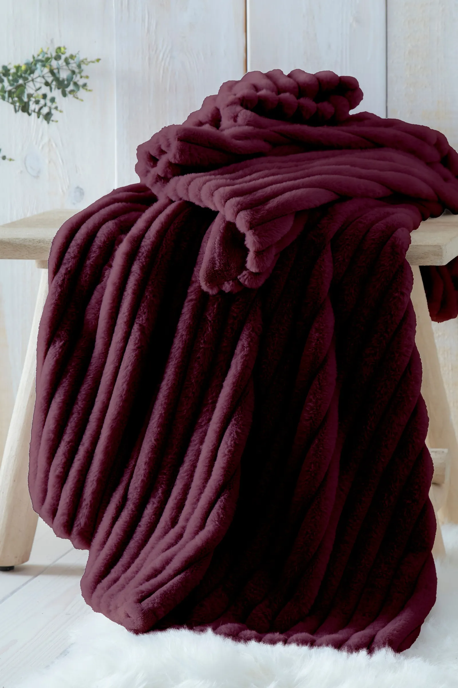 Appletree 'Morritz' Faux Fur Throw in Burgundy