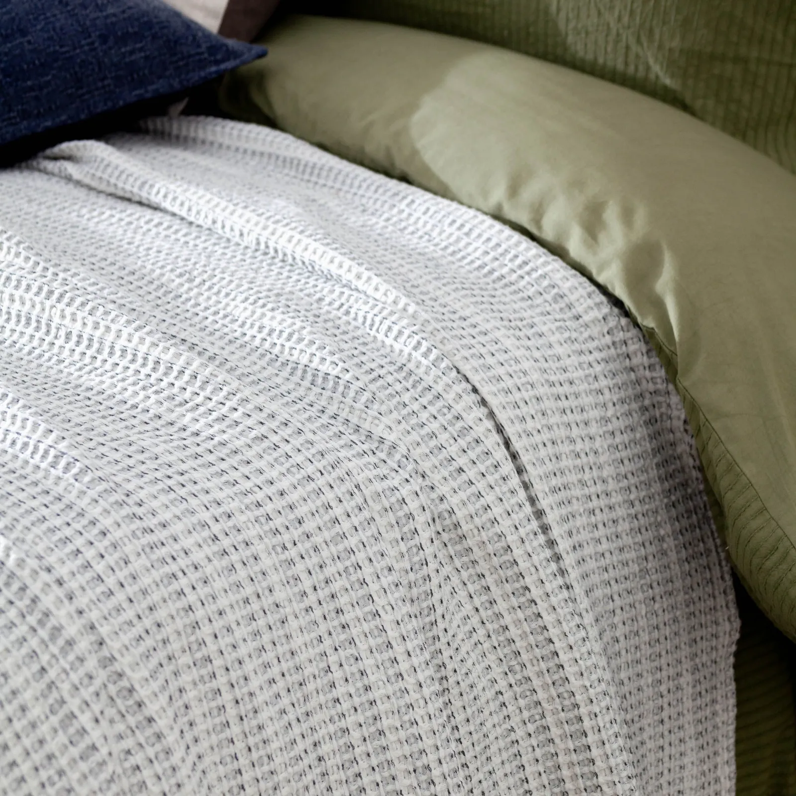 Yard Waffle 100% Cotton Textured Bedspread in Blue 2