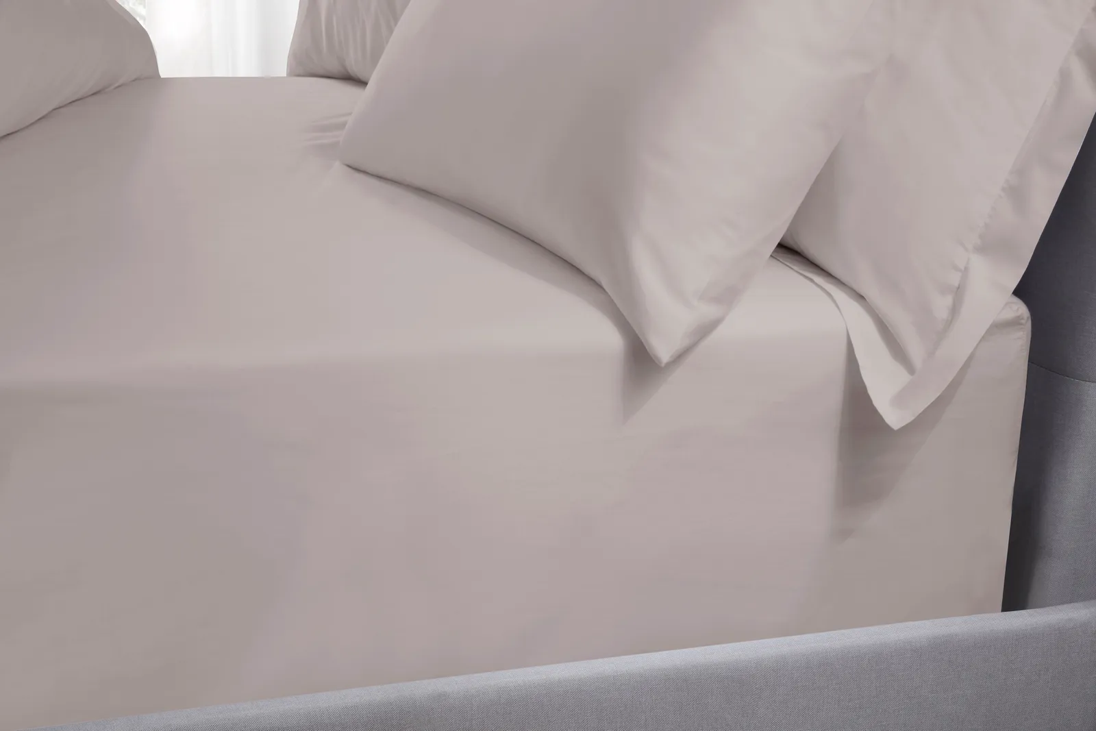 The Linen Consultancy 'TLC 5 Star Hotel Concept' 500TC Cotton Sateen Fitted Sheet in Silver