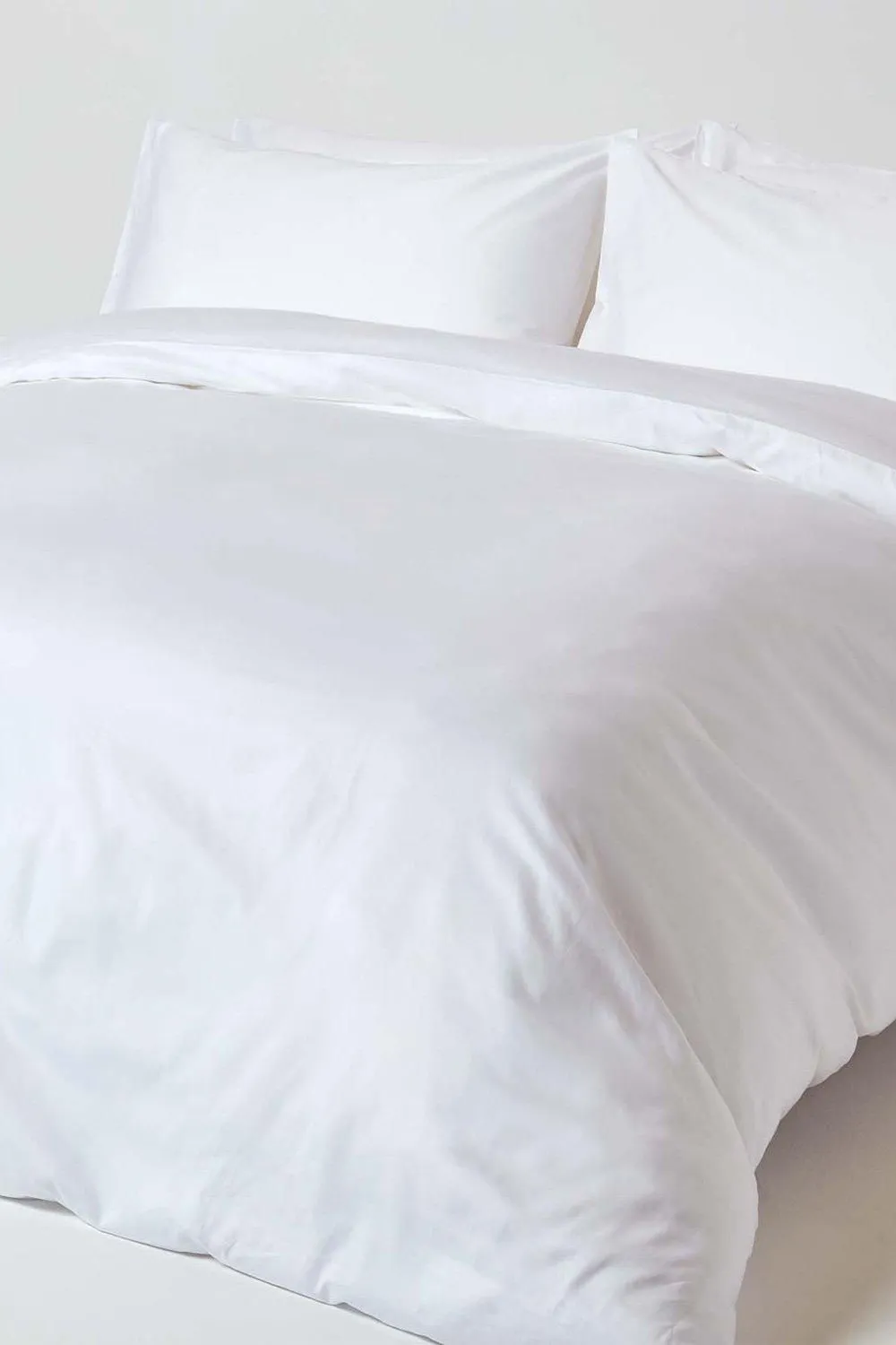 Homescapes Sateen Cotton Duvet Cover Set 400 TC in White 1