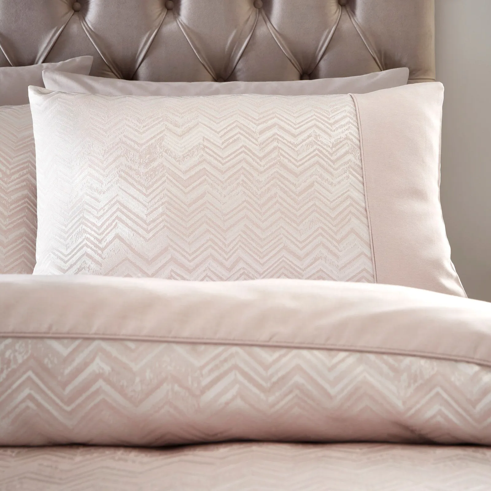 Portfolio Home Antibes Chevron Waves Duvet Cover Set Quilt with Pillowcase in Pink 4