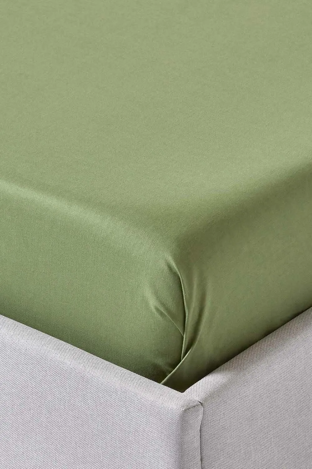 Homescapes Sateen Cotton Flat Sheet 400 TC in Green 3