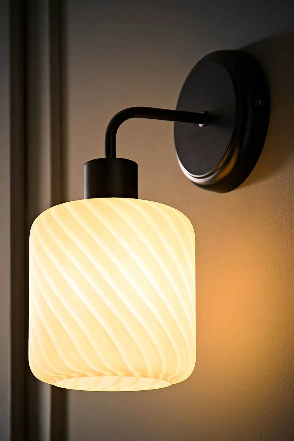 ValueLights Emery Swirl Glass Shade Wall Light in Black 2