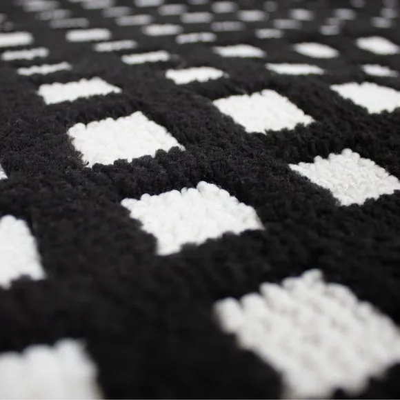 Textured Grid Checked Rug 2