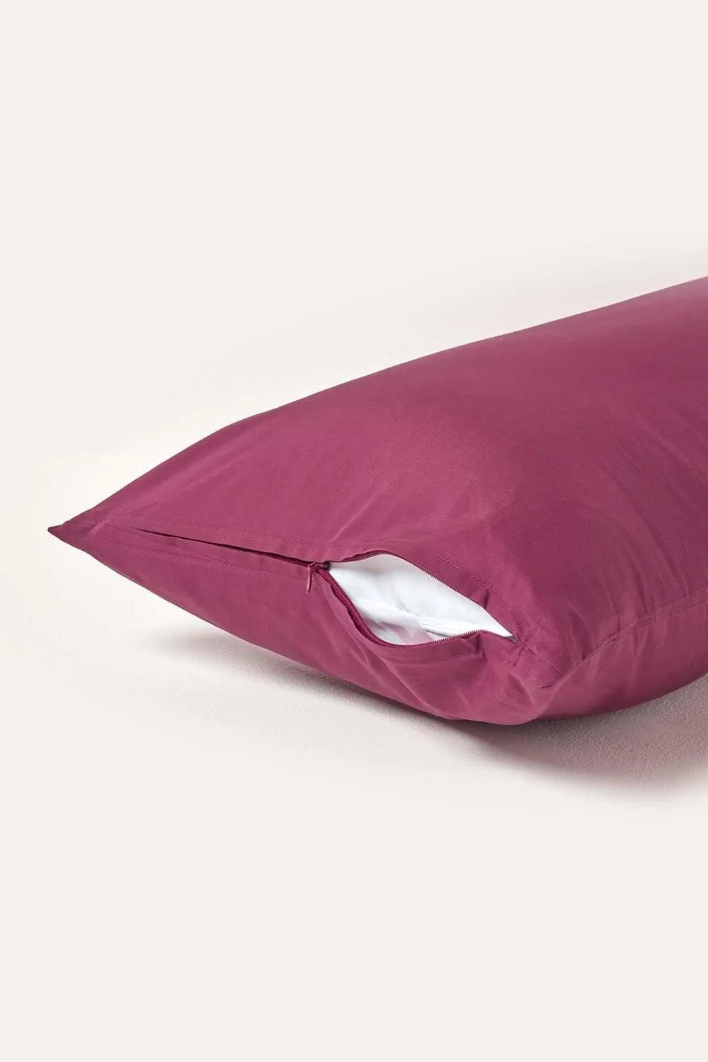 Homescapes Continental Egyptian Cotton Pillowcase 200 TC, 80 x 80 cm in Plum 3