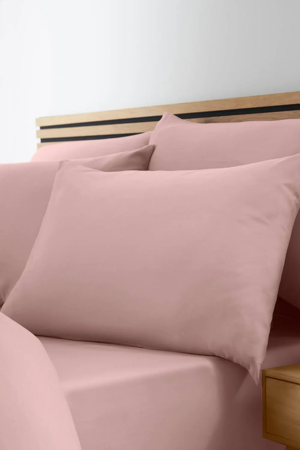 Catherine Lansfield So Soft Non-Iron Microfibre 30cm depth Fitted Sheet in Pink 2