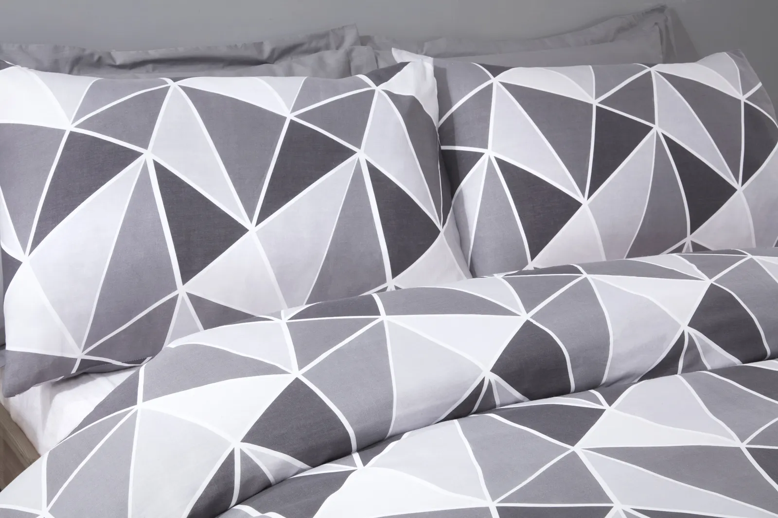 Rapport Home Leo Polycotton Duvet Cover Set With Pillowcase in Grey 2
