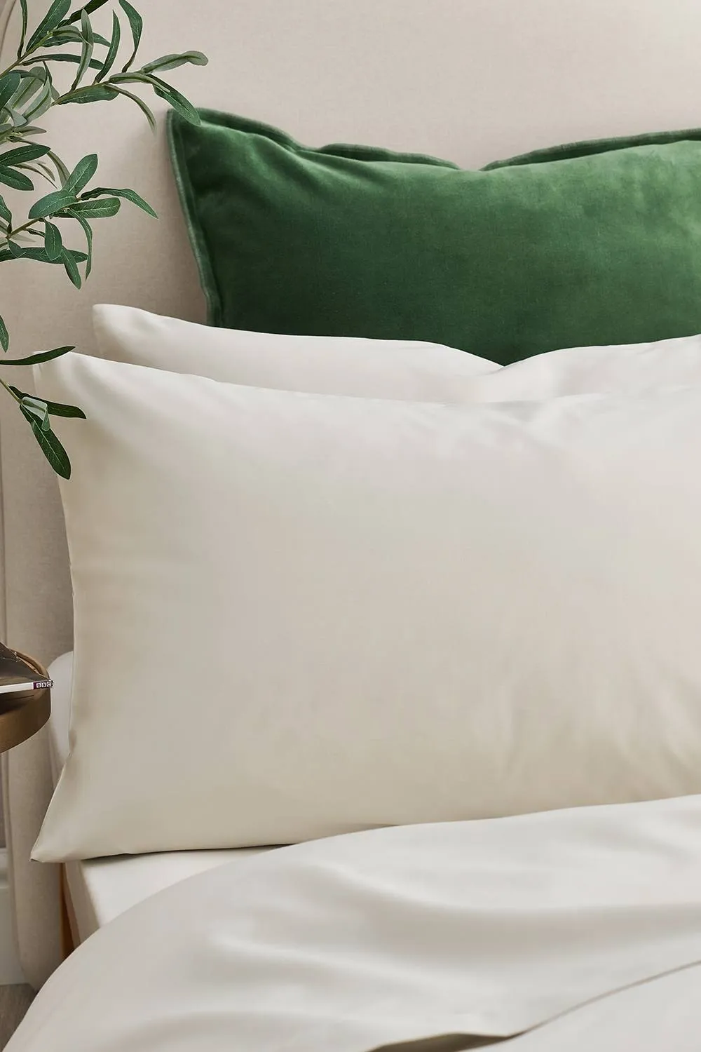 CHRISTY 400TC Luxury Cotton Sateen Plain Dye King Pillowcases Pair in Light Beige 2