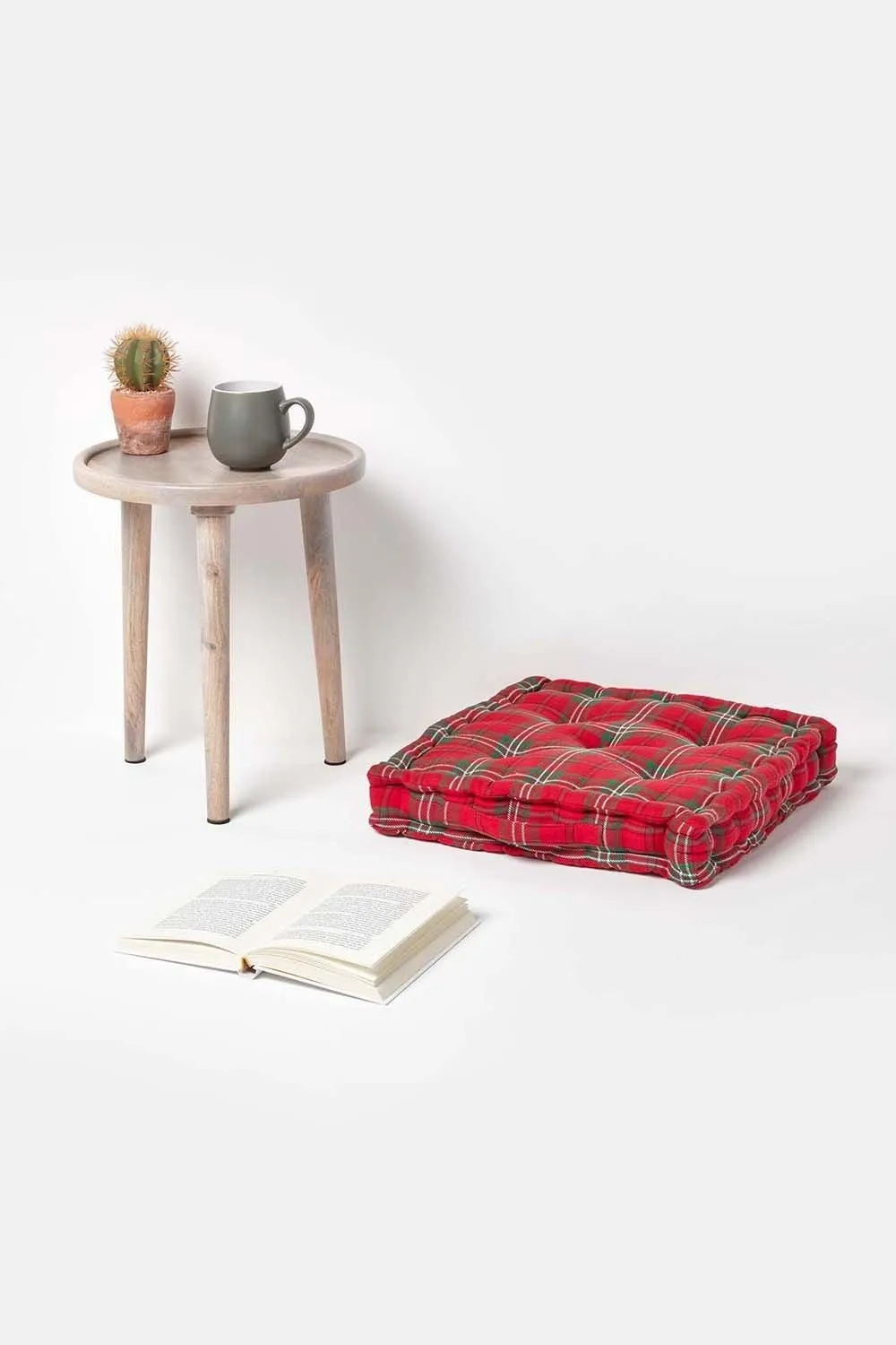 Homescapes Cotton Edward Tartan Floor Cushion in Red 2