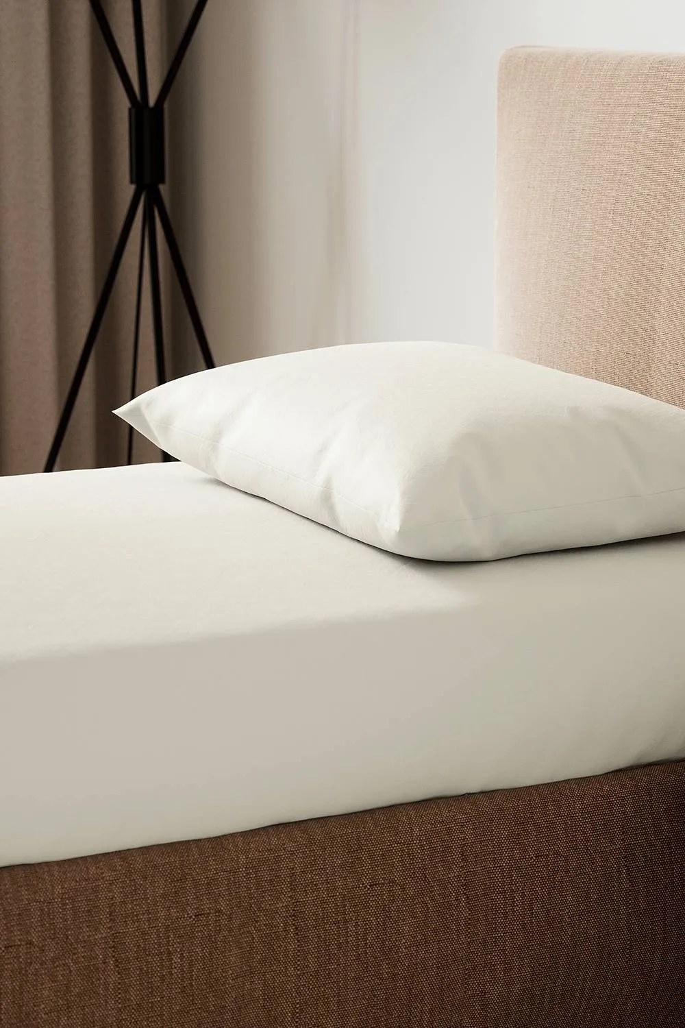 Helena Springfield '200 Thread Count' Cotton Fitted Sheet & Pillowcase Set in Soft White 2