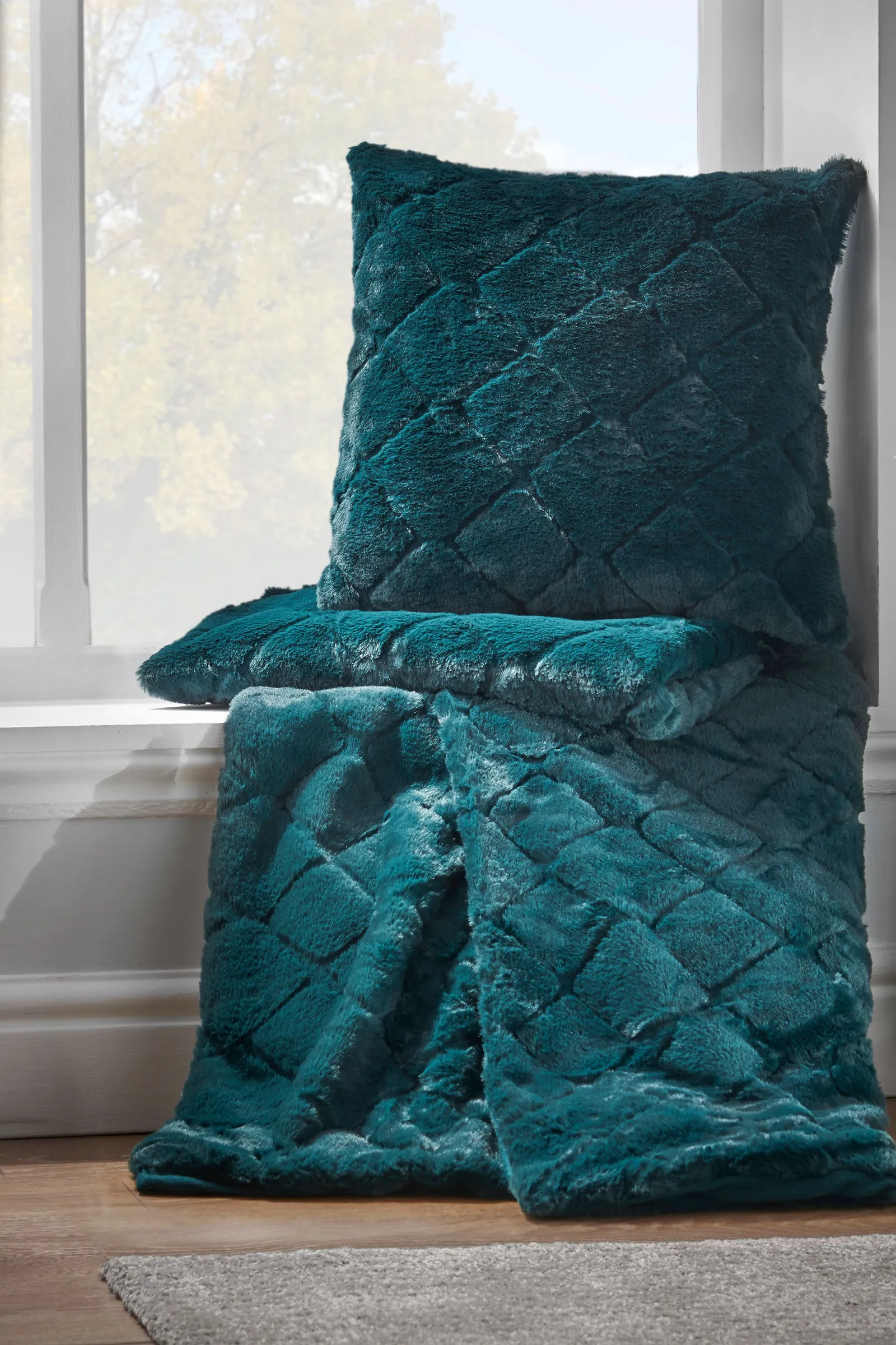 Catherine Lansfield 'Cosy Diamond' Cushion in Green 2