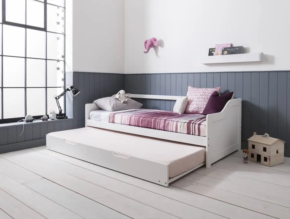 Nöa and Nani Hove Day Bed with Pullout Trundle in White 3