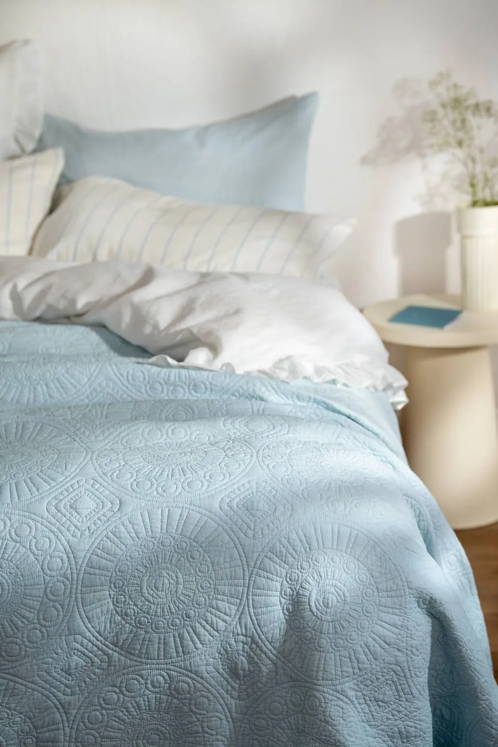 Soak&Sleep Quilted Cotton Bedspread in Light Blue 1