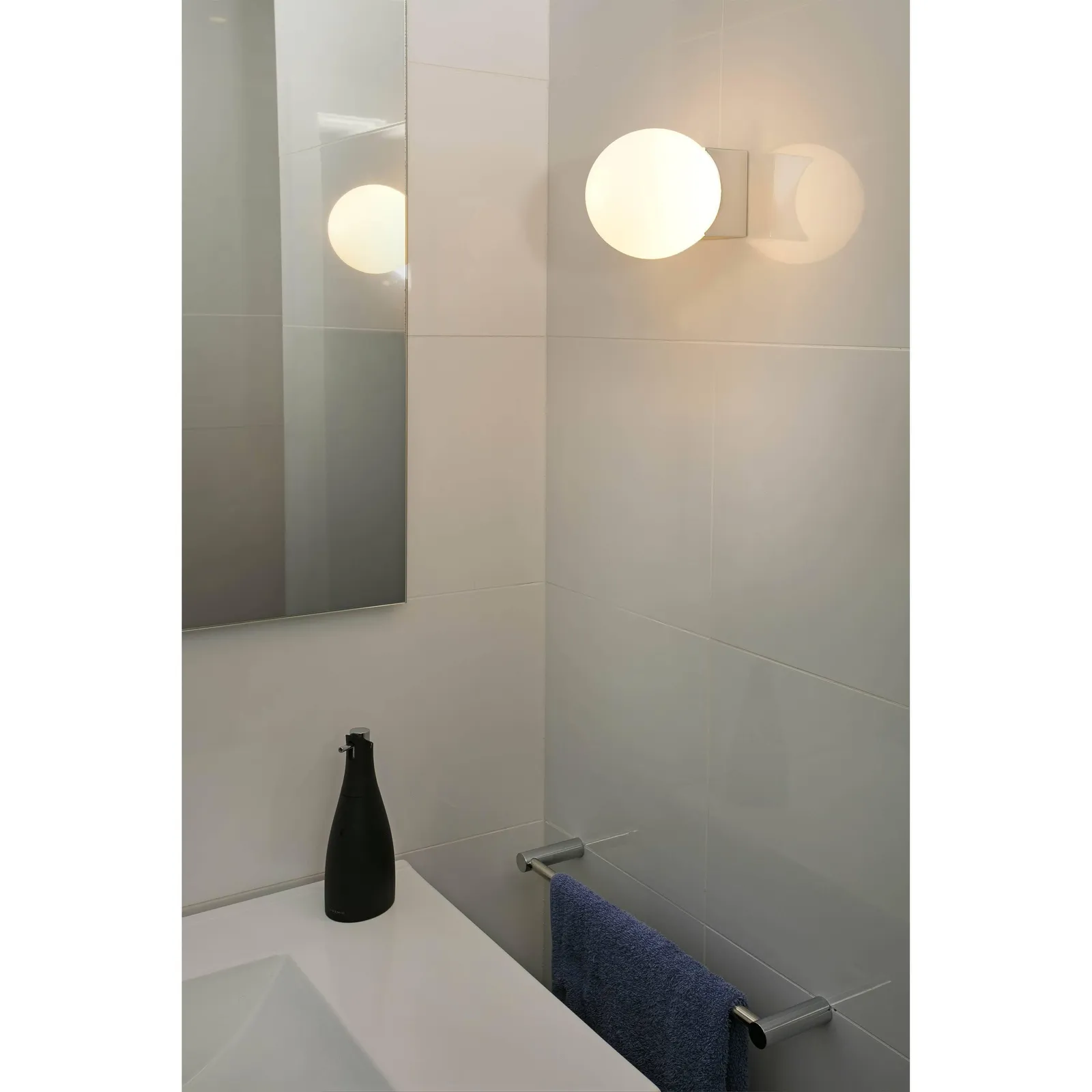 Netlighting Lago Bathroom Globe Wall Lamp 1x g9 IP44 in White 2