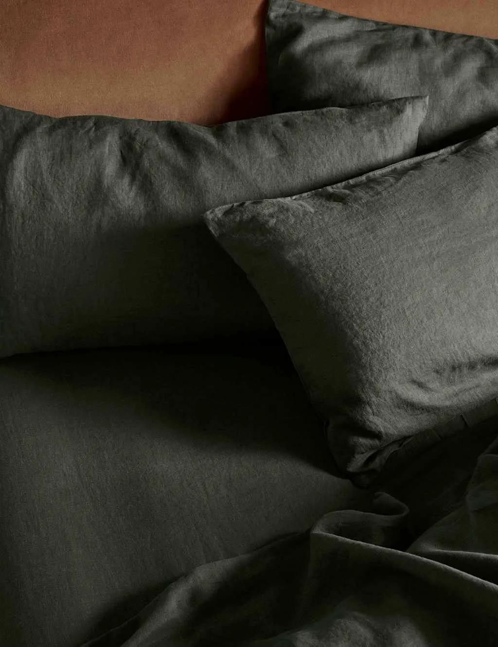 Piglet In Bed Linen Rich Fitted Sheet Black