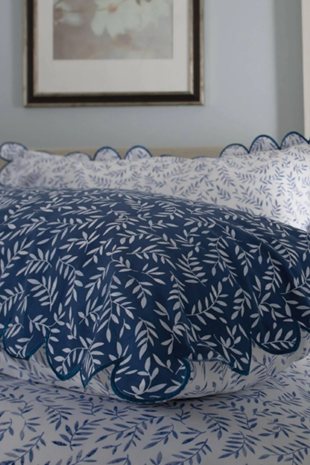 The Lyndon Company Ashling Garden Leaf Cotton Duvet Set with Contrast Reverse Design in Navy 5