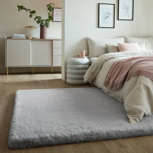 Ivy Luxury Supersoft Faux Fur Rug 1
