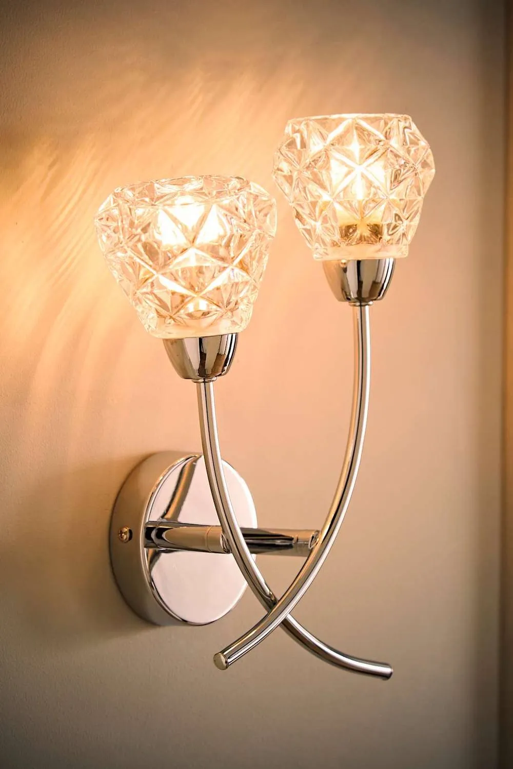 ValueLights Astley Chrome 2 Way Crystal Shade Wall Light with Bulbs in Metallic Silver