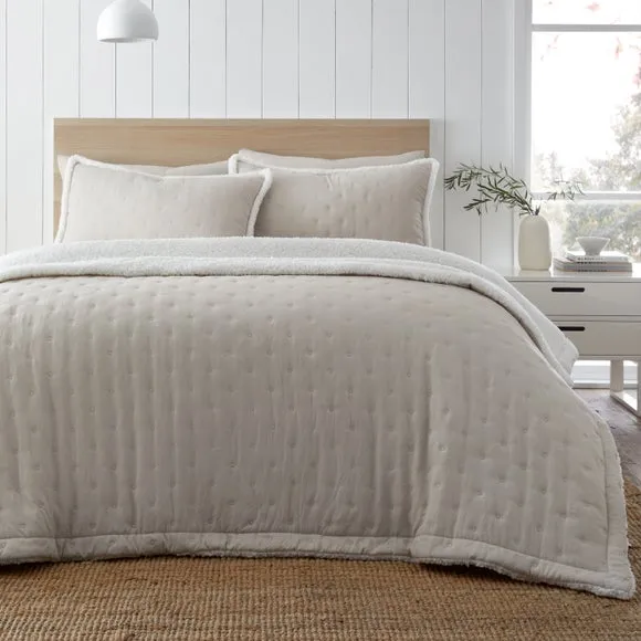 Catherine Lansfield Cosy Nori Soft Sherpa Bedspread