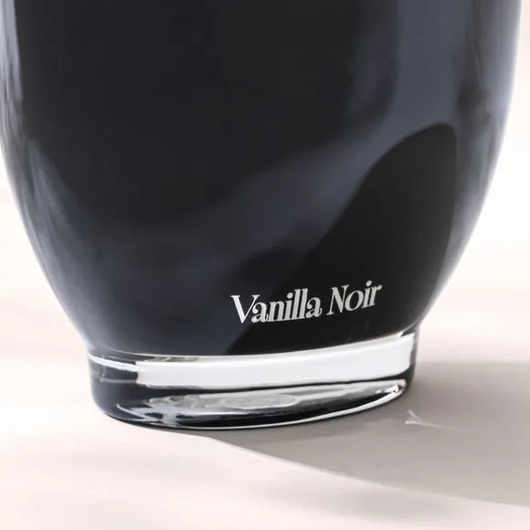 Moments Vanilla Noir Candle 4