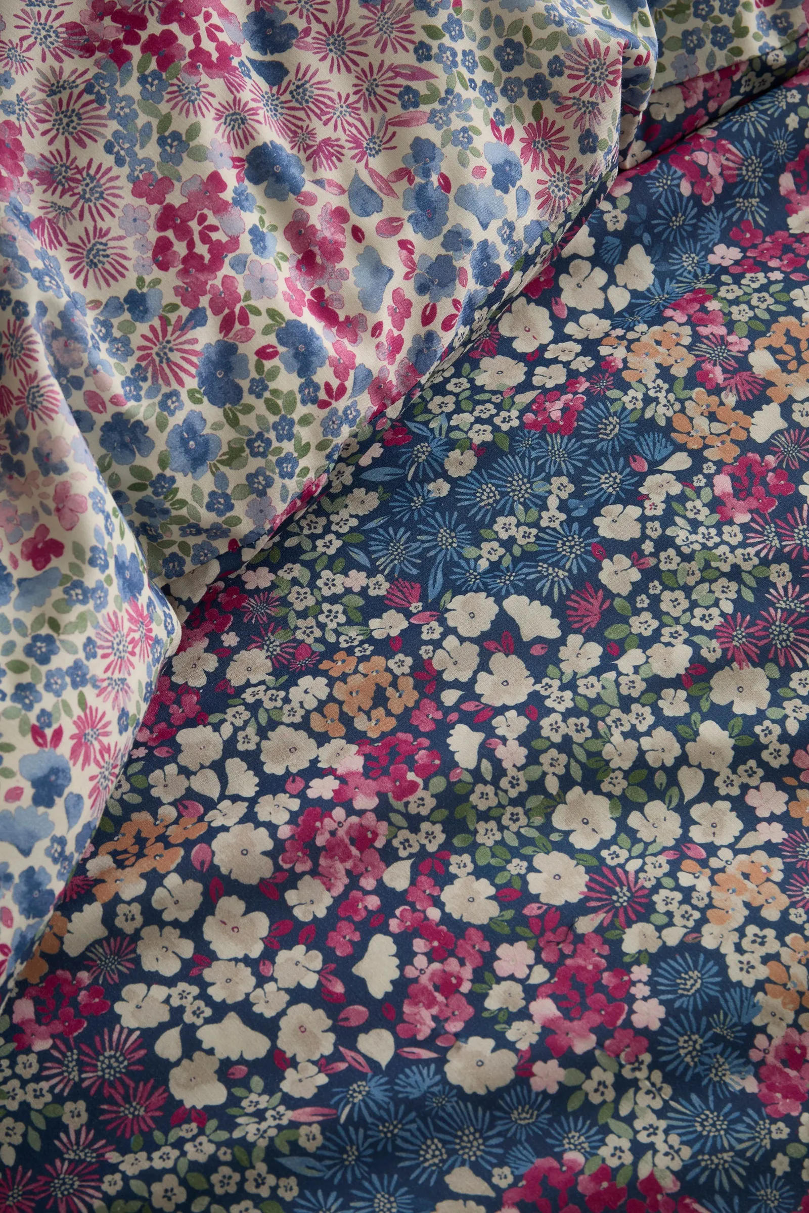 Dreams & Drapes 'Bessie' Ditsy Floral Reversible Duvet Cover Set in Navy 3
